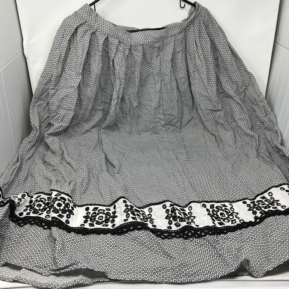 Max Studio White London Cotton Pleated Skirt - Picture 6 of 11